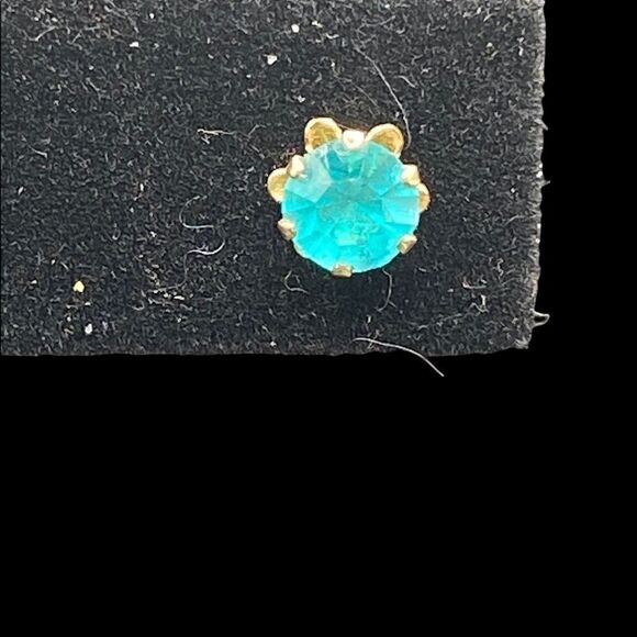 December birthstone 4mm earrings set in 14kt gold (tested) simulated stone - Picture 8 of 11